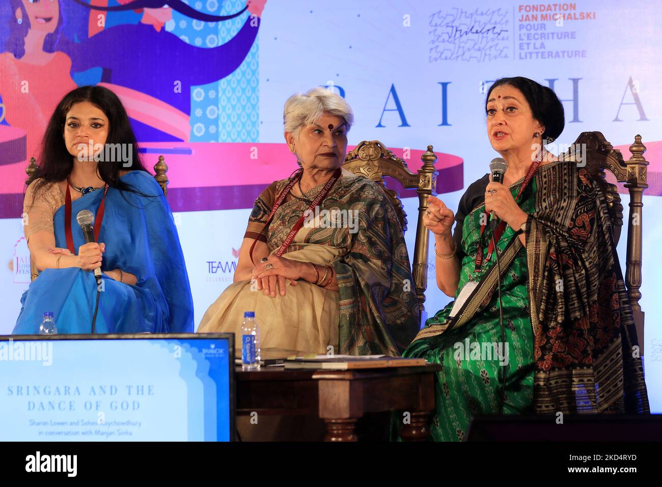 Sharon Lowen et Sohini Roychowdhury en conversation avec Manjari Sinha lors d'une session au Jaipur Littérature Festival 2022 , à Jaipur, Rajasthan, Inde, le jeudi, 10 mars, 2022. (Photo de Vishal Bhatnagar/NurPhoto) Banque D'Images