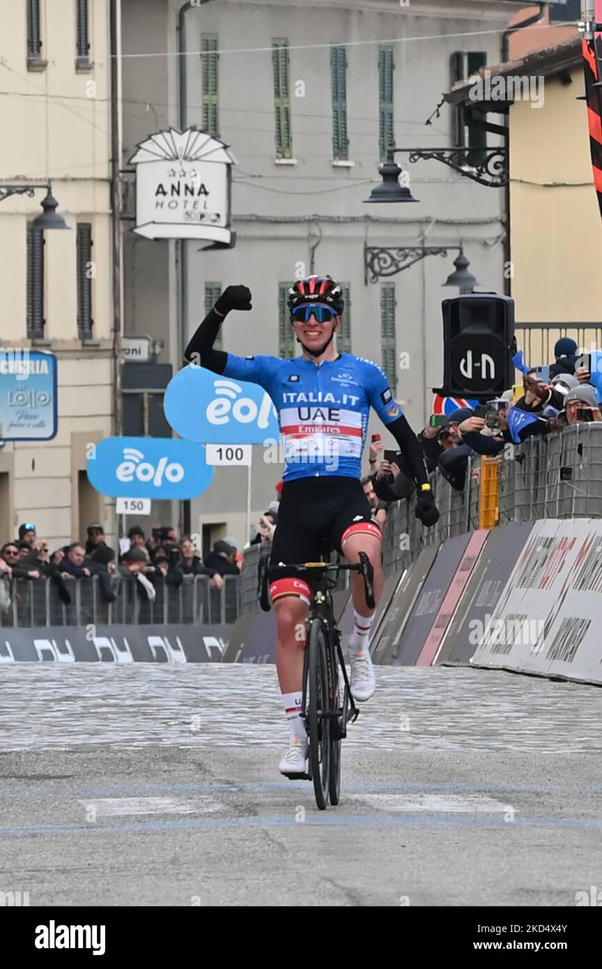 Pogacar Tadej #1 (SLO) - Émirats de l'équipe des Émirats Arabes Unis - gagnant de la ligne d'arrivée pendant le cyclisme Tirreno Adriatico Stage 6 - Apecchi-Carpegna sur 12 mars 2022 à Carpegna à Carpegna, Italie (photo de Roberto Bartomeoli/LiveMedia/NurPhoto) Banque D'Images