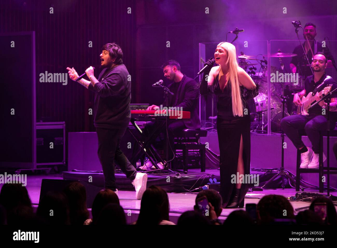 La chanteuse portugaise Barbara Bandeira, participante des enfants voix en 2014, nominée pour le prix du meilleur acte portugais, catégorie des MTV Europe Music Awards en 2018, donne le dernier concert de la tournée en acoustique, à Sala Suggia, à Casa da Musica, le 13th mars 2022, à Porto, Portugal (Photo de Rita Franca/NurPhoto) Banque D'Images