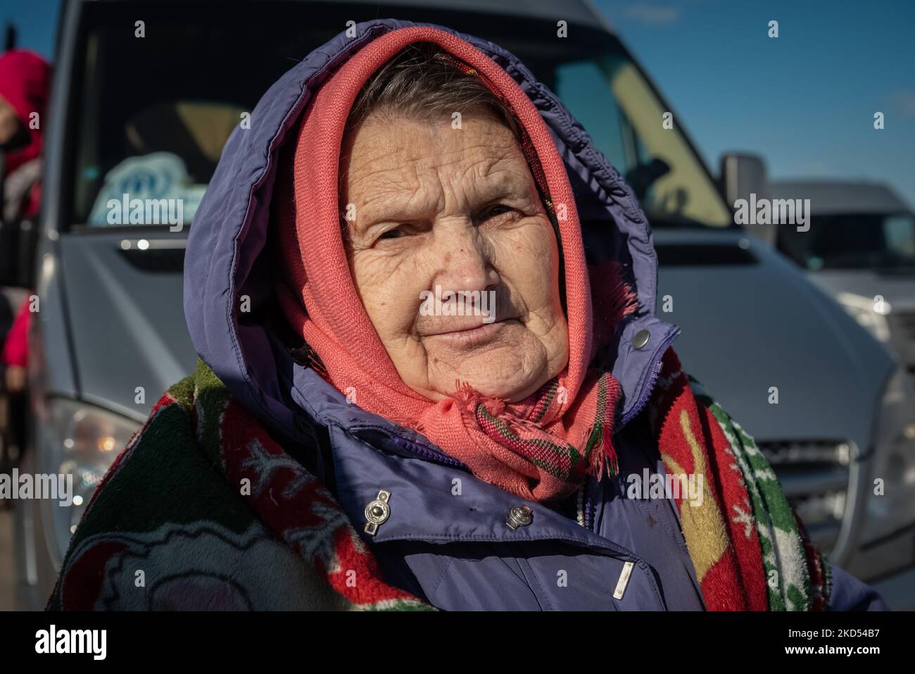 Ala, 86 ans de Bucha, en Ukraine, est représentée juste après son arrivée avec sa petite fille Karina, 27 ans, au point de transit de Palanca, dans le sud de la Moldavie, le 2022-03-12. (Photo de Matteo Placucci/NurPhoto) Banque D'Images