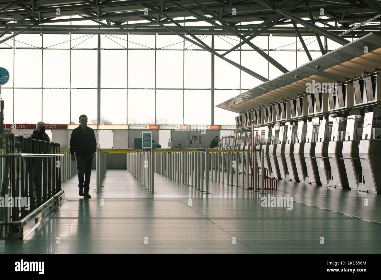 Une zone d'enregistrement presque vide est visible à l'aéroport de Cologne Bonn pendant la grève à plusieurs aéroports allemands de Cologne, Allemagne sur 14 mars 2022 (photo de Ying Tang/NurPhoto) Banque D'Images
