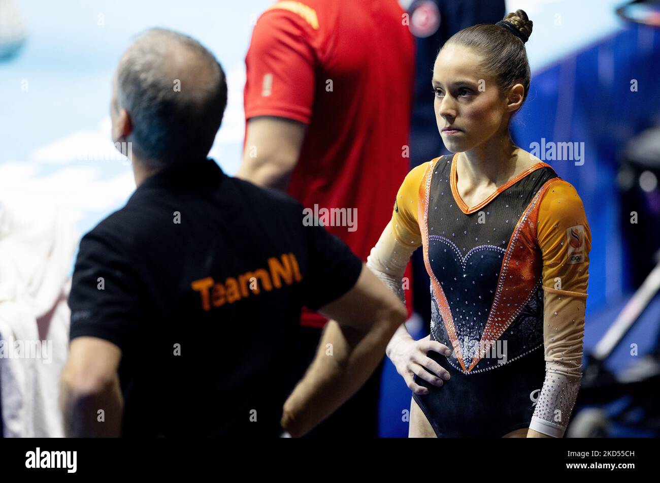 2022-11-05 16:21:50 LIVERPOOL - Naomi visser en action pendant la finale de l'appareil féminin aux Championnats du monde de gymnastique à Liverpool. ANP IRIS VAN DEN BROEK pays-bas hors - belgique hors Banque D'Images