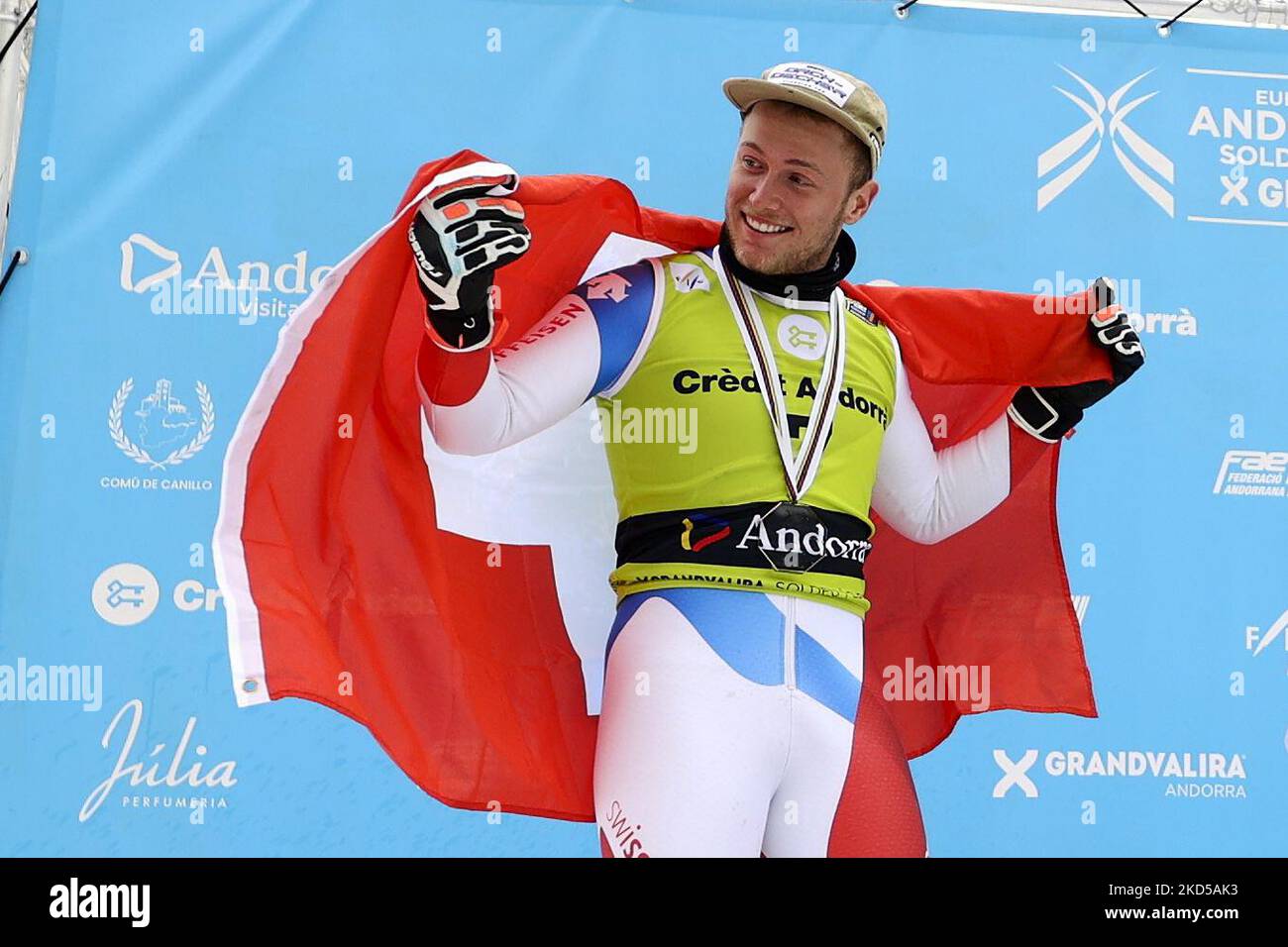 Fadri Janutin Suisse Sur Le Podium Après Avoir Reçu La Médaille D ...