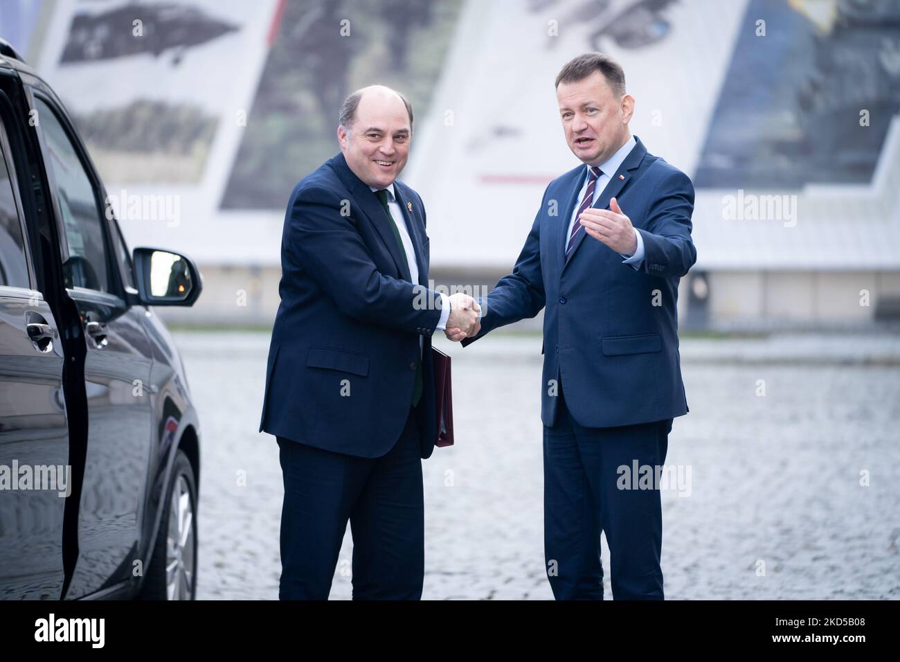 Le secrétaire britannique à la Défense Ben Wallace rencontre le ministre polonais de la Défense Mariusz Blaszczak au ministère de la Défense à Varsovie, en Pologne, au 17 mars 2022 (photo de Mateusz Wlodarczyk/NurPhoto) Banque D'Images