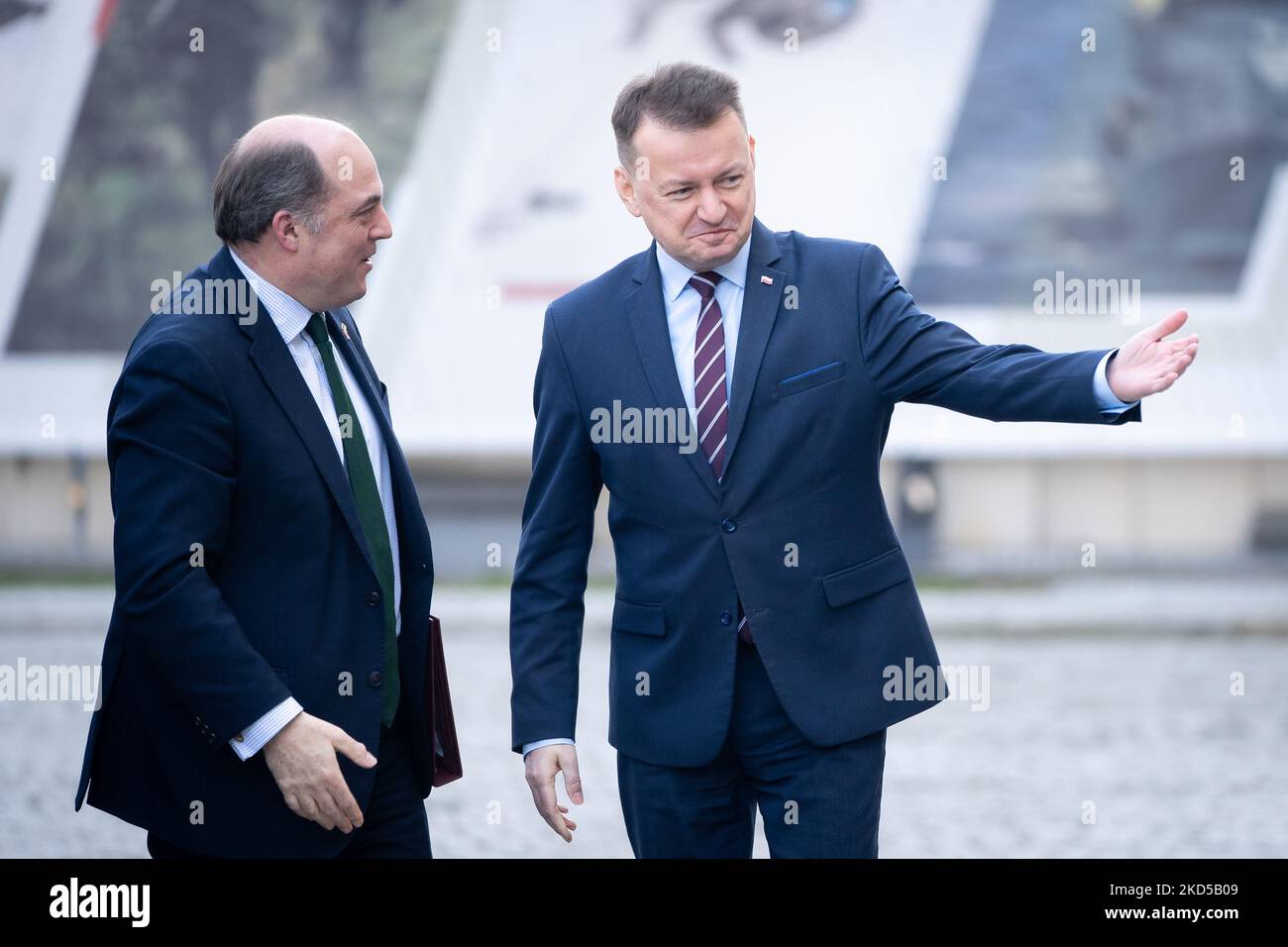 Le secrétaire britannique à la Défense Ben Wallace rencontre le ministre polonais de la Défense Mariusz Blaszczak au ministère de la Défense à Varsovie, en Pologne, au 17 mars 2022 (photo de Mateusz Wlodarczyk/NurPhoto) Banque D'Images