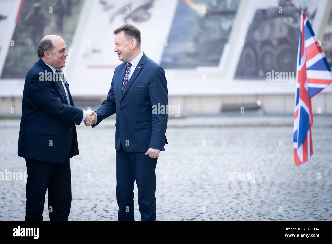 Le secrétaire britannique à la Défense Ben Wallace rencontre le ministre polonais de la Défense Mariusz Blaszczak au ministère de la Défense à Varsovie, en Pologne, au 17 mars 2022 (photo de Mateusz Wlodarczyk/NurPhoto) Banque D'Images