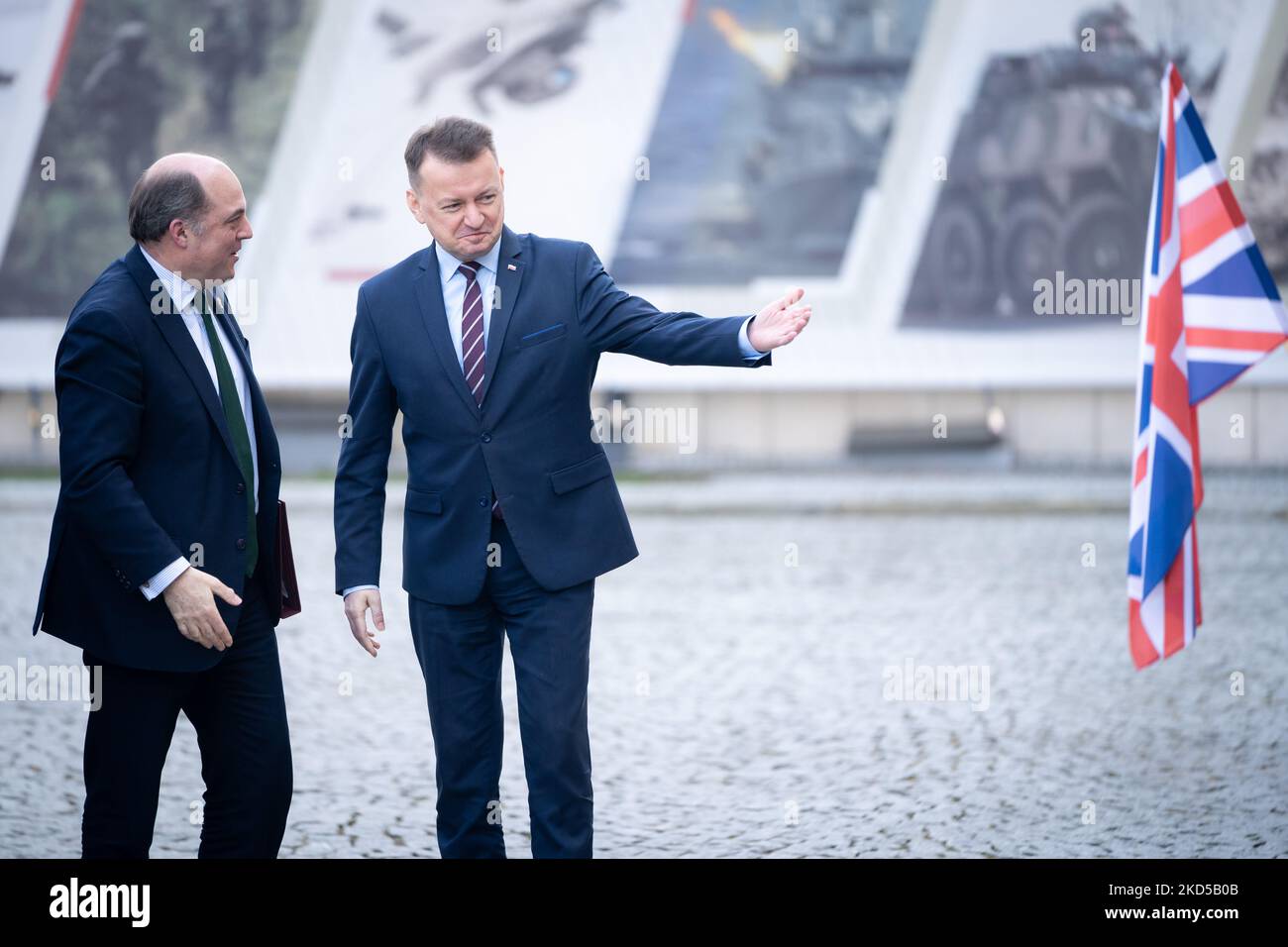 Le secrétaire britannique à la Défense Ben Wallace rencontre le ministre polonais de la Défense Mariusz Blaszczak au ministère de la Défense à Varsovie, en Pologne, au 17 mars 2022 (photo de Mateusz Wlodarczyk/NurPhoto) Banque D'Images