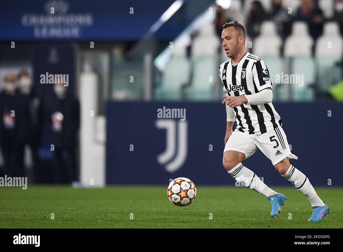 Arthur Melo de Juventus lors de la manche de la Ligue des champions de l'UEFA de la manche de seize coupe deux match entre Juventus et Villarreal CF au stade de Juventus sur 16 mars 2022 à Turin, en Italie. (Photo de Jose Breton/Pics action/NurPhoto) Banque D'Images