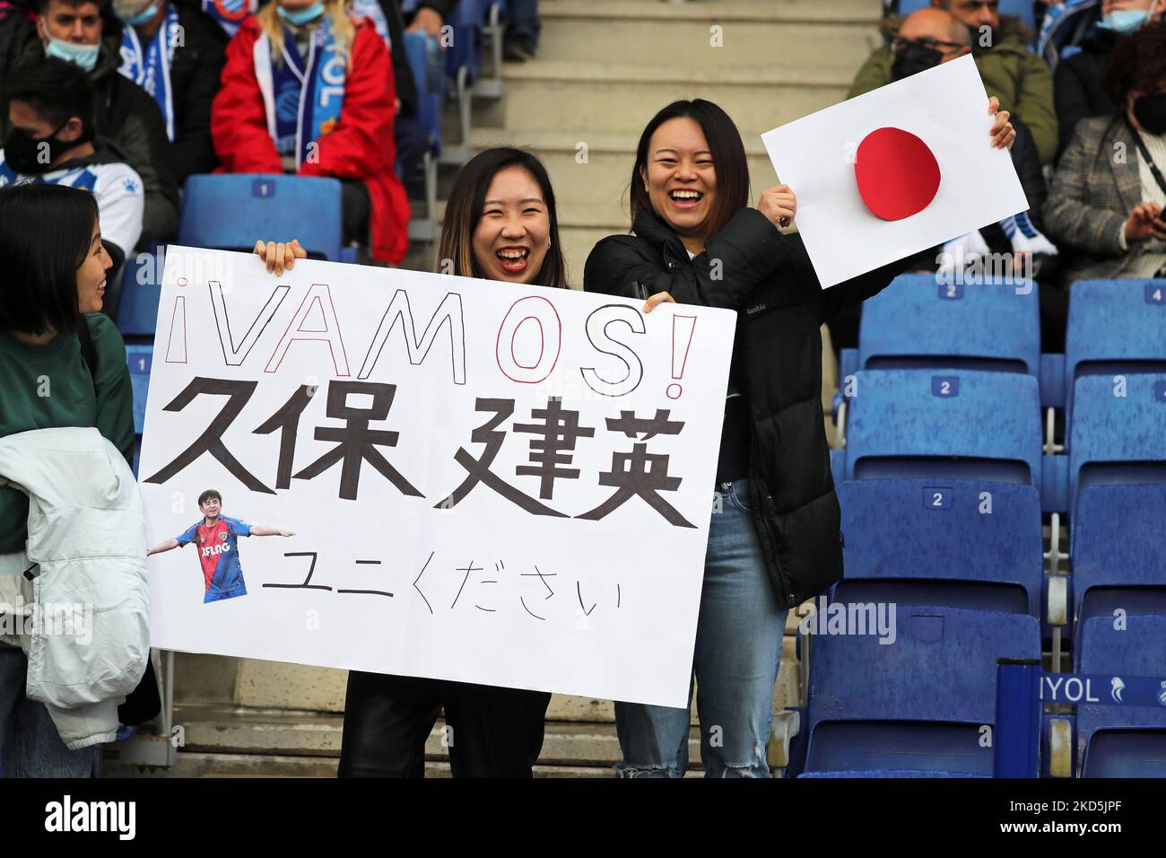 Takefusa Kubo supporters lors du match entre le RCD Espanyol et le RCD Mallorca, correspondant à la semaine 29 de la Liga Santander, joué au stade RCDE, à Barcelone, le 20th mars 2022. (Photo de Joan Valls/Urbanandsport /NurPhoto) Banque D'Images