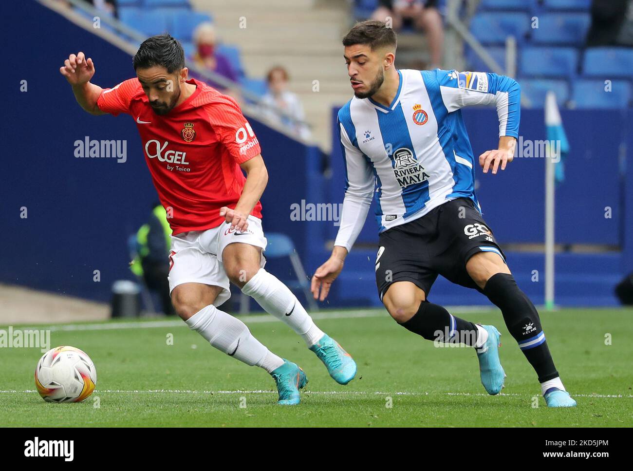 Jaume Costa et Oscar Gil lors du match entre le RCD Espanyol et le RCD Mallorca, correspondant à la semaine 29 de la Liga Santander, joué au stade RCDE, à Barcelone, le 20th mars 2022. (Photo de Joan Valls/Urbanandsport /NurPhoto) Banque D'Images
