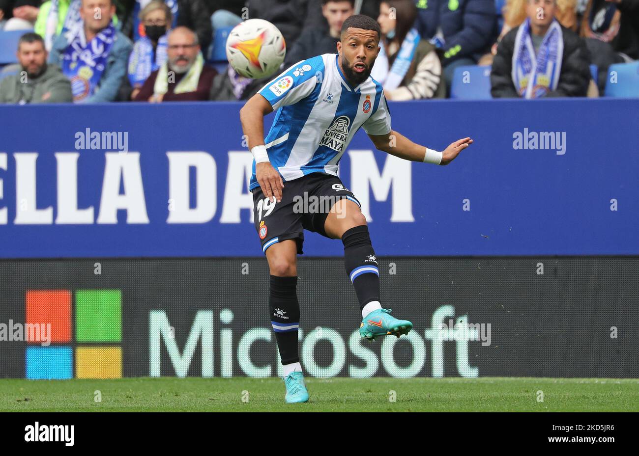 Tonny Vilhena lors du match entre le RCD Espanyol et le RCD Mallorca, correspondant à la semaine 29 de la Liga Santander, joué au stade RCDE, à Barcelone, le 20th mars 2022. (Photo de Joan Valls/Urbanandsport /NurPhoto) Banque D'Images