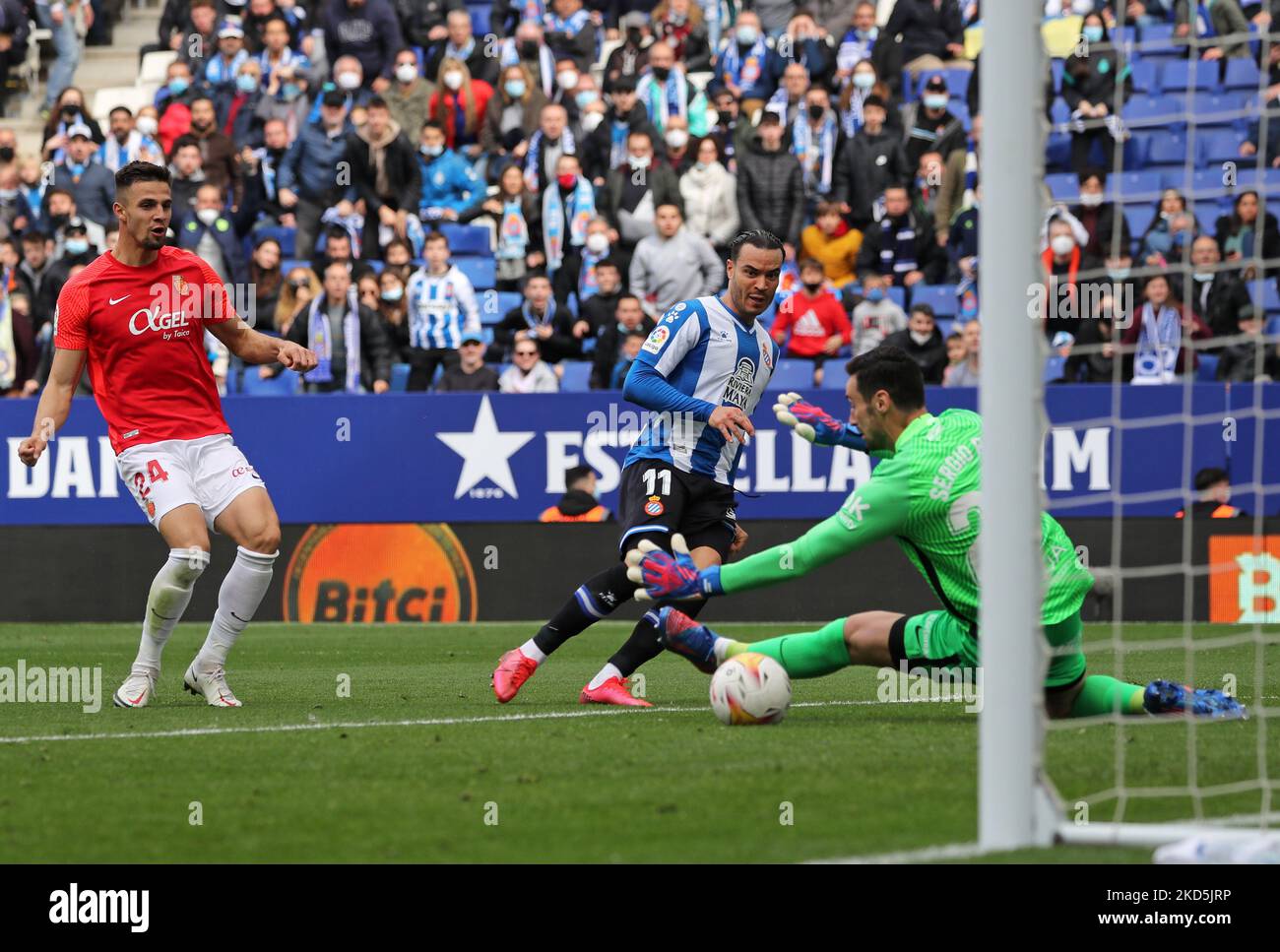Raul de Tomas a joué pendant le match entre le RCD Espanyol et le RCD Mallorca, correspondant à la semaine 29 de la Liga Santander, joué au stade RCDE, à Barcelone, le 20th mars 2022. (Photo de Joan Valls/Urbanandsport /NurPhoto) Banque D'Images