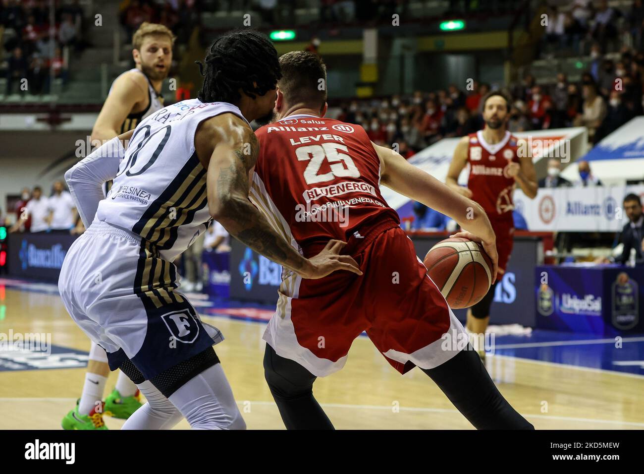 Allianz pallacanestro trieste Banque de photographies et d'images à haute  résolution - Alamy