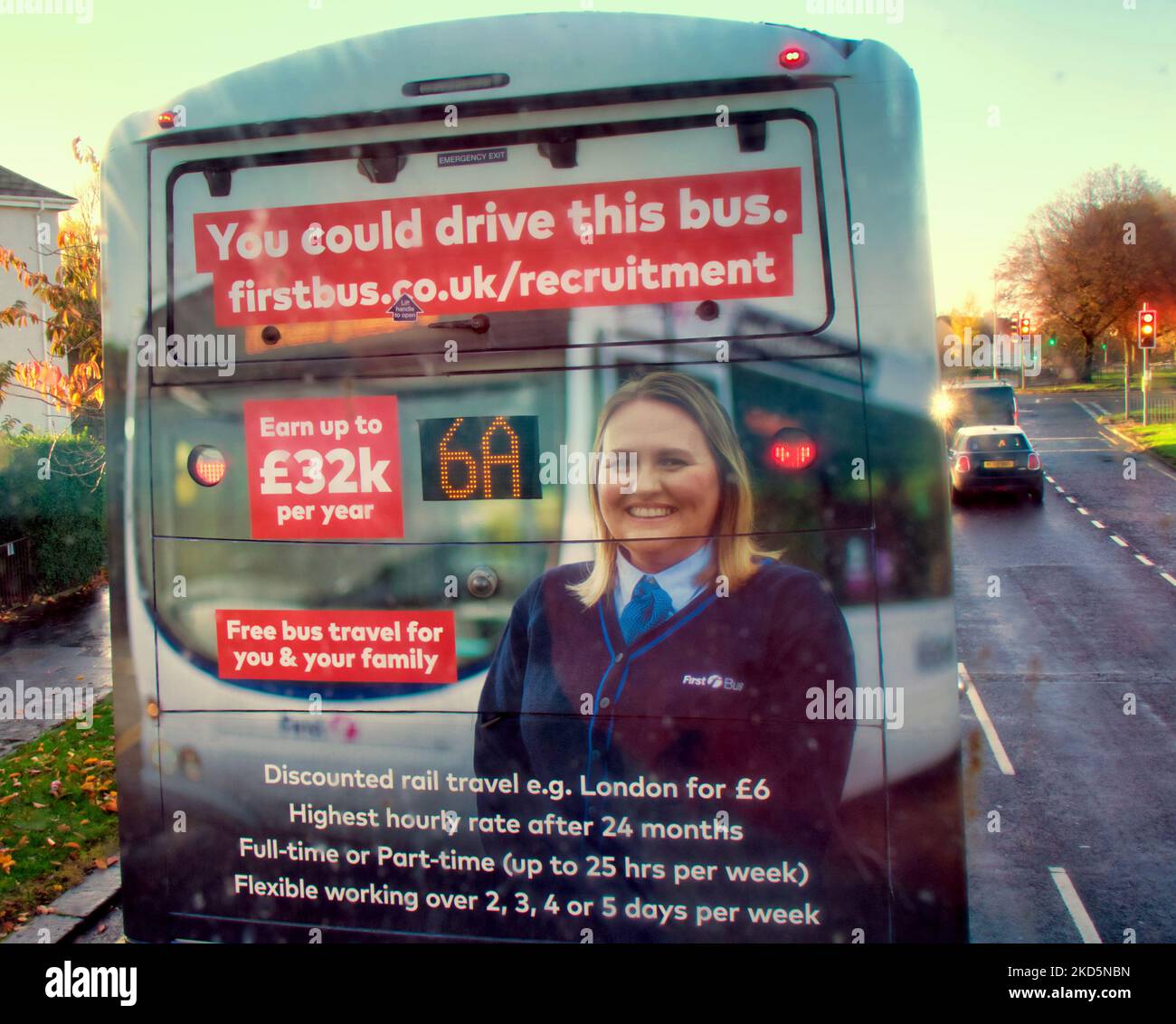 Glasgow, Écosse, Royaume-Uni 4th novembre 2022. Le manque de chauffeurs de bus a vu une explosion de plaintes de clients sur les médias sociaux, les gens devant de longues attentes et les bus surpeuplés pendant que les services sont annulés en raison d'un manque de conducteurs, ce qui a entraîné une chasse aux souliers alors que les compagnies de bus en difficulté peinent à trouver du personnel dans ce qui est en train de devenir un marché de vendeurs pour la main-d'œuvre. Crédit Gerard Ferry/Alay Live News Banque D'Images