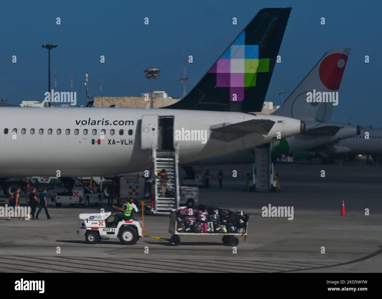 Vol Volaris Airline vu à l'aéroport international de Cancun. Le mercredi 23 mars 2022, à l'aéroport international de Cancun, Cancun, Quintana Roo, Mexique. (Photo par Artur Widak/NurPhoto) Banque D'Images