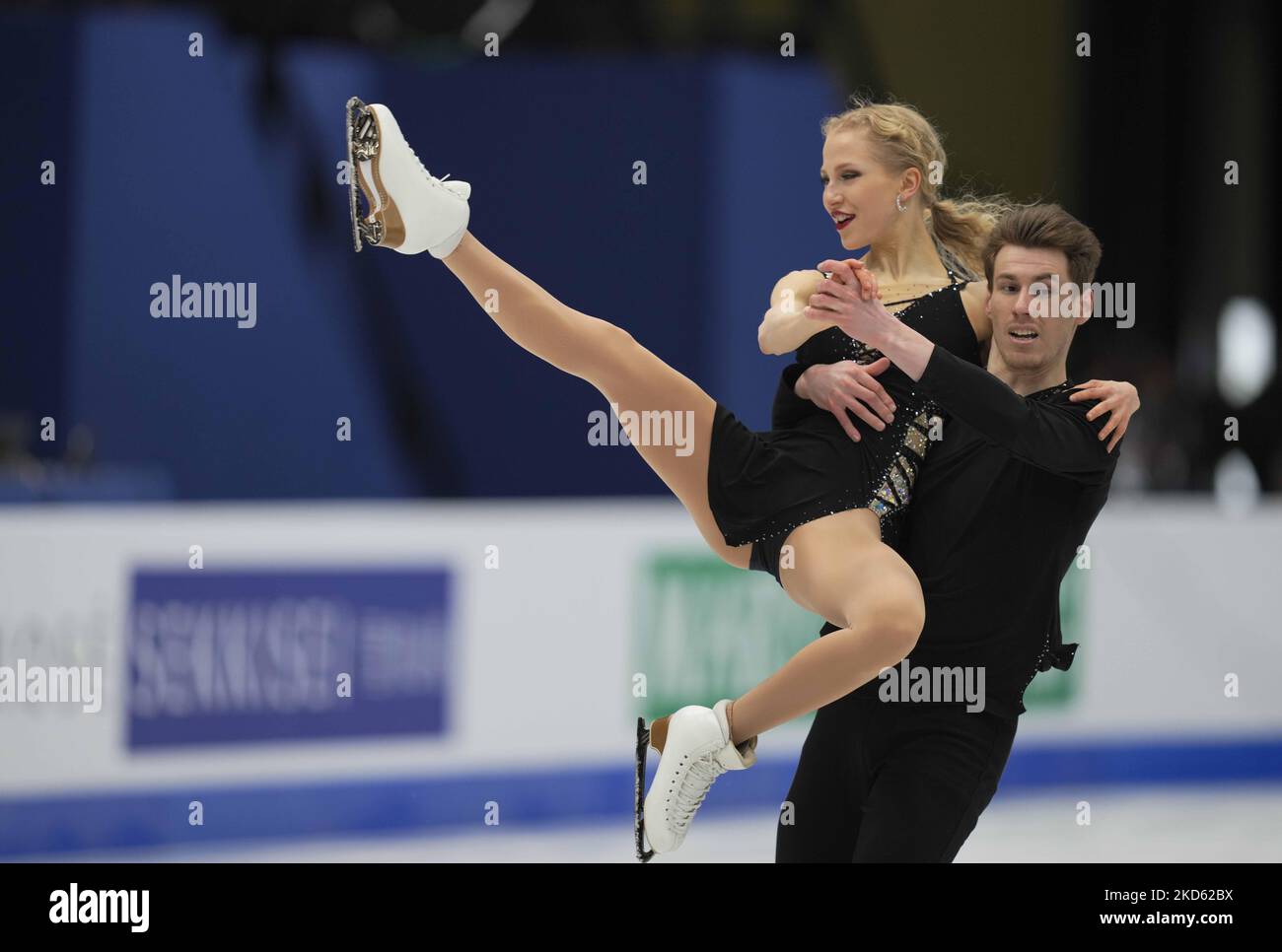 Juulia Turkkila et Matthias Versluis de Finlande pendant la danse sur glace de paires, à l'Arena Sud de France, Montpellier, France sur 25 mars 2022. (Photo par Ulrik Pedersen/NurPhoto) Banque D'Images