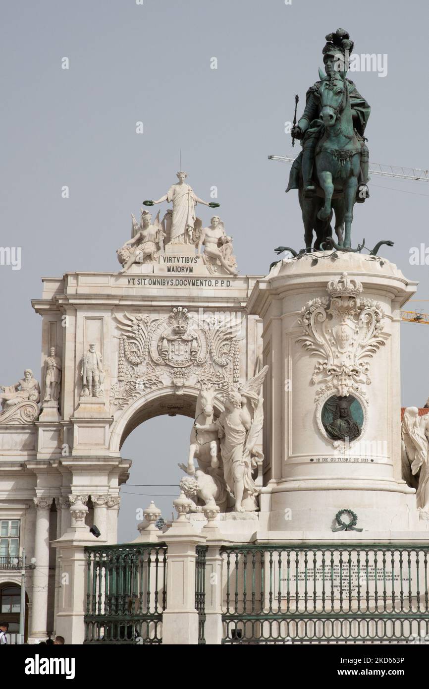 Une vue générale de Praça do Comércio et de l'Arco da Rua Augusta, sur 26 mars 2022, à Lisbonne, Portugal. Baixa est le cœur historique et le centre commercial de Lisbonne. (Photo de Manuel Romano/NurPhoto) Banque D'Images