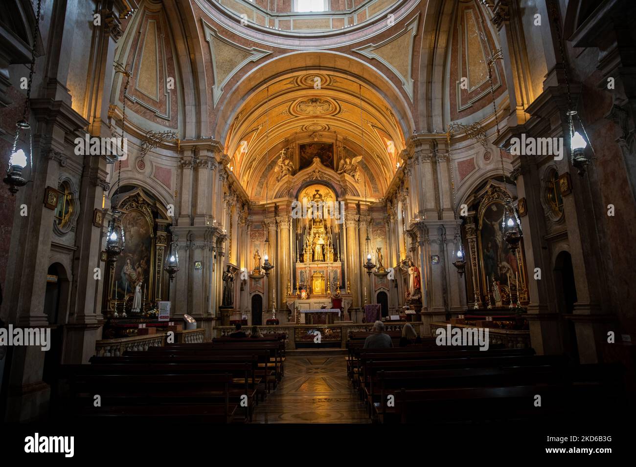 Une vue de l'église Saint-Antoine, à Lisbonne, au Portugal, sur 29 mars 2022, dans le contexte de la pandémie COVID-19. (Photo de Manuel Romano/NurPhoto) Banque D'Images