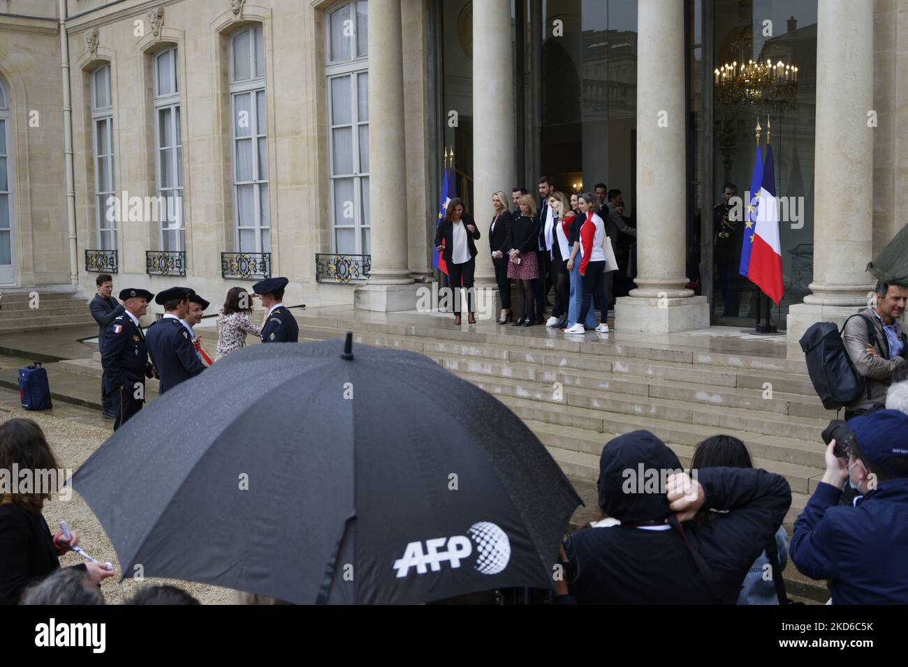 L'équipe olympique française arrive au Palais de l'Elysée pour la cérémonie en l'honneur des médaillés olympiques et paralympiques français de Beijing 2022 - 29 mars 2022, Paris (photo de Daniel Pier/NurPhoto) Banque D'Images