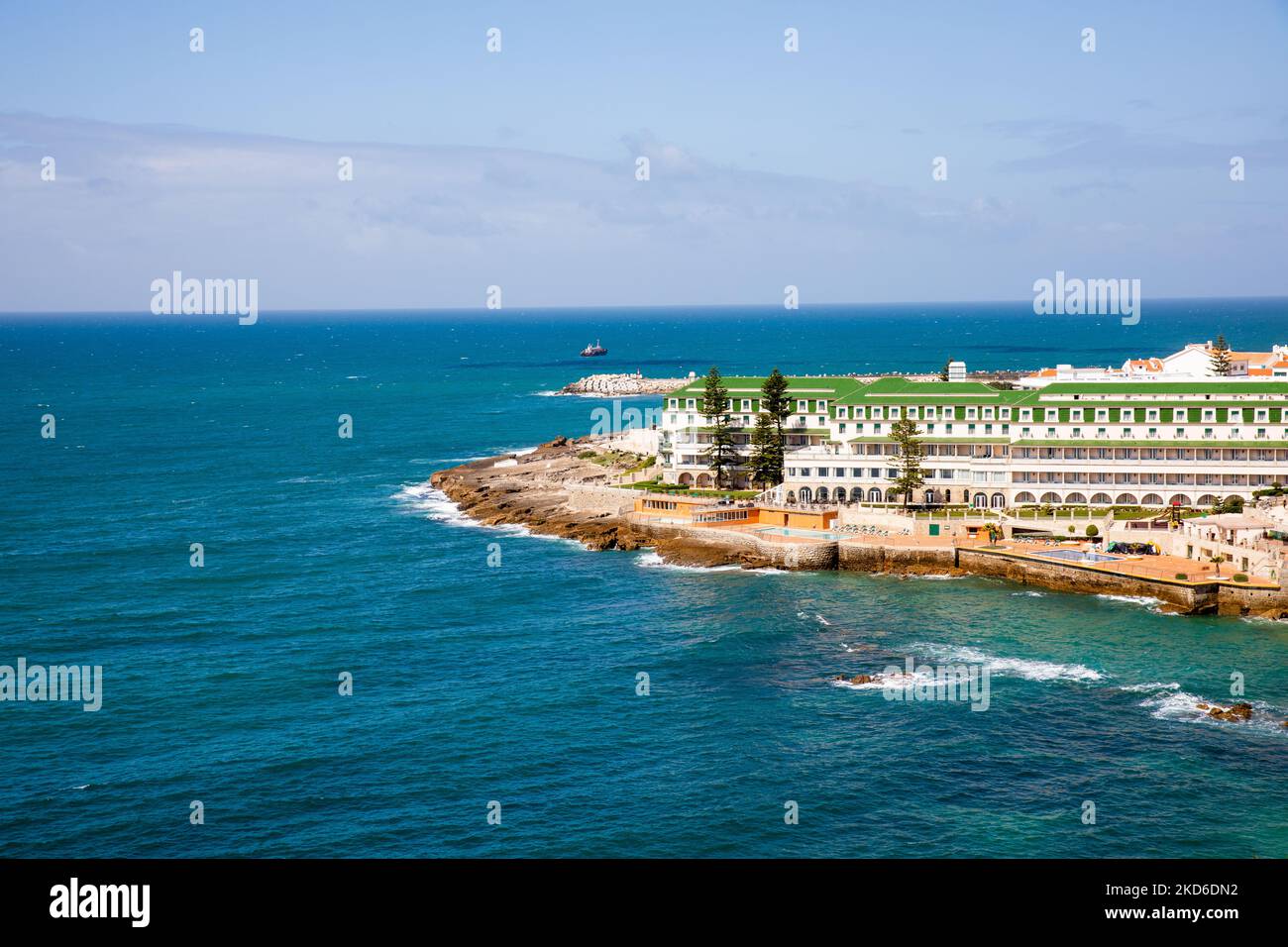 Vue sur la Praia da Baleia Sul (Ericeira), sur 30 mars 2022. Ericaria est la seule réserve mondiale de surf sur le continent européen. (Photo de Manuel Romano/NurPhoto) Banque D'Images