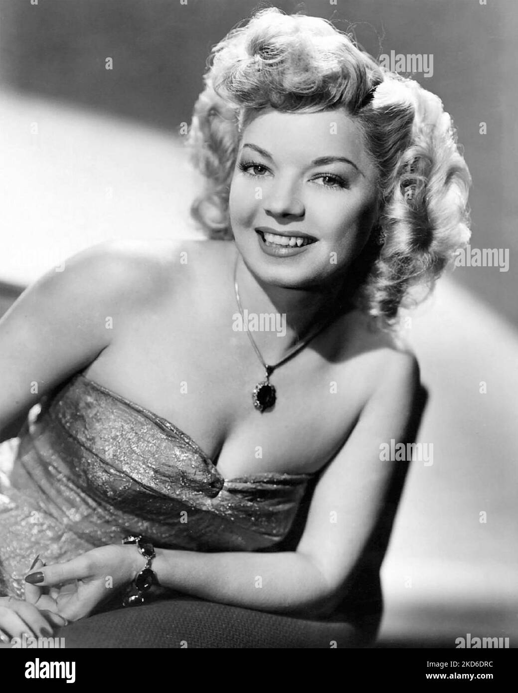 FRANCES LANGFORD (1913-2005) photo promotionnelle de la chanteuse et actrice américaine en 1946 Banque D'Images