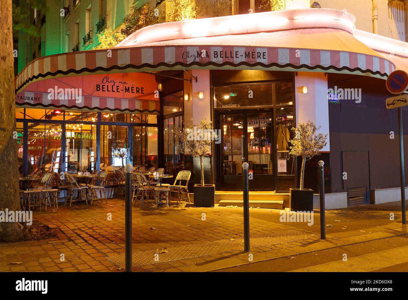 Chez Ma Belle-Mere est un café-restaurant alliant tradition et modernité situé près du Bois de Vincennes dans le quartier de Paris en 12th. Banque D'Images