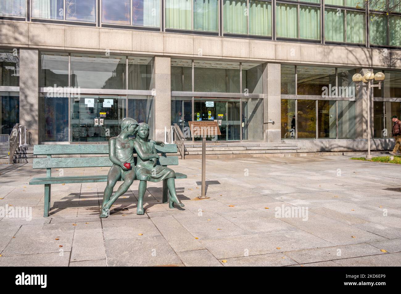 Ottawa (Ontario) - 20 octobre 2022 : extérieur de la bibliothèque et des archives du Canada à Ottawa. Banque D'Images