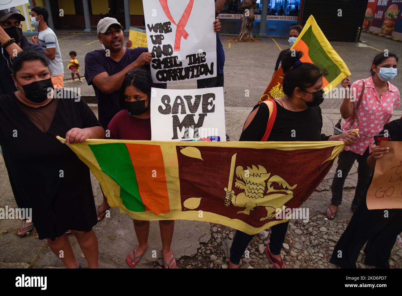 Des manifestants se sont réunis à Colombo pour demander la démission du parti au pouvoir et du président Gotabaya Rajapaksa sur 3 avril 2022 (photo d'Akila Jayawardana/NurPhoto) Banque D'Images