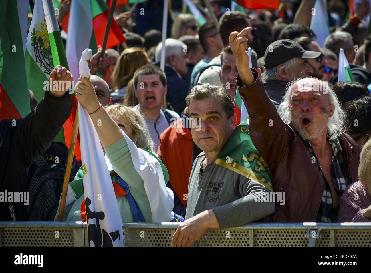 Les partisans du parti nationaliste et russophile de Vazrazhdane (renouveau) protestent en faveur de la Russie et contre l'adhésion de la Bulgarie à l'OTAN et l'envoi d'armes en Ukraine devant le Parlement de Sofia, Bulgarie, le 06 avril 2022 (photo de Georgi Paleykov/NurPhoto) Banque D'Images