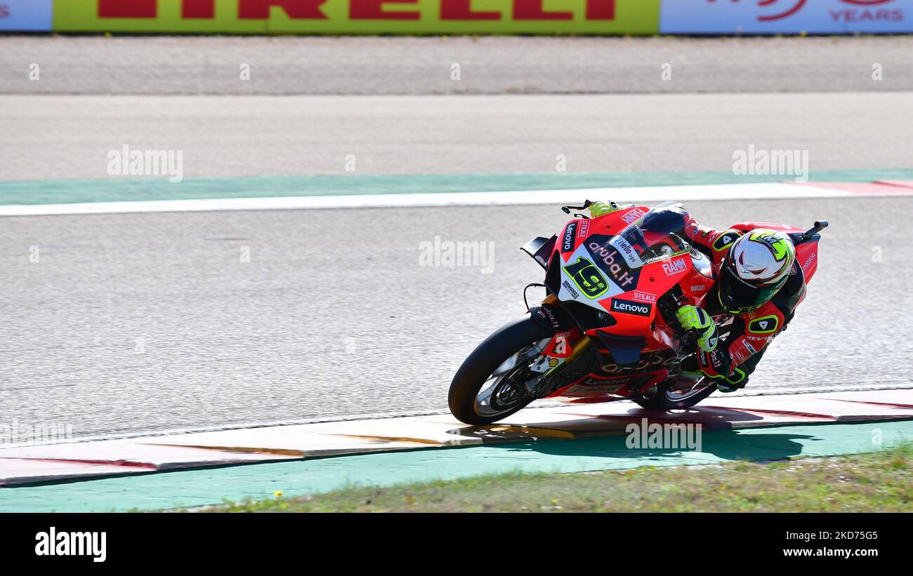 N° 19 Alvaro Bautista - Aruba Racing - Ducati au cours de la World Superbike - SBK Pirelli Aragon Round - FIM Superbike World Championship 2022 - Superpole on 09 avril 2022 à l'Motorland Aragon, Teruel, Espagne à Aragon, Espagne (photo par Otto Moretti/LiveMedia/NurPhoto) Banque D'Images