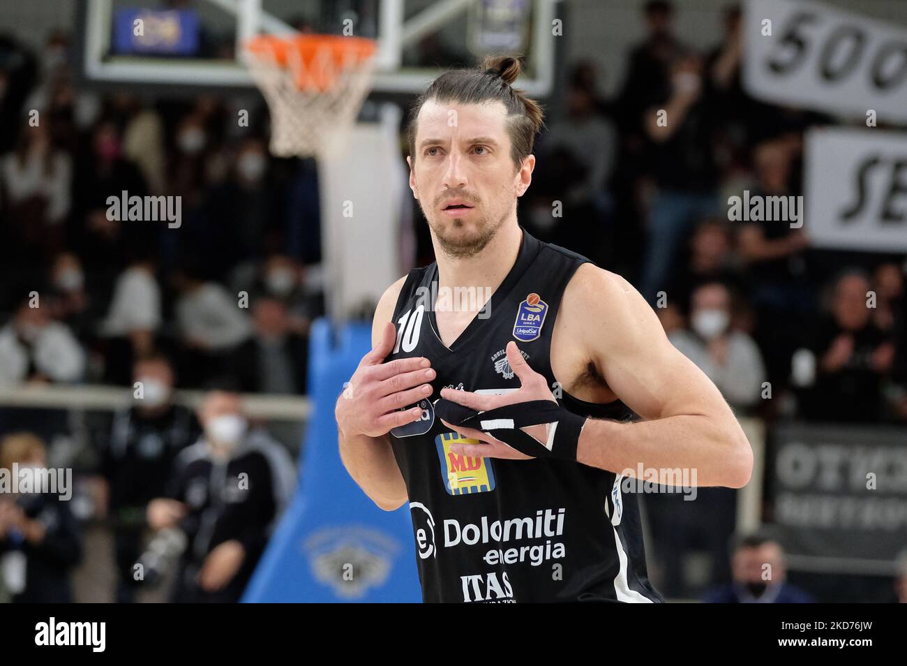 Toto Forray - Panier Aquila Dolomiti Trentino Energia pendant le basketball italien Un championnat de série Dolomiti Energia Trentino vs Happy Casa Brindisi sur 09 avril 2022 à l'arène du groupe BLM à Trento, Italie (photo par Roberto Tommasini/LiveMedia/NurPhoto) Banque D'Images