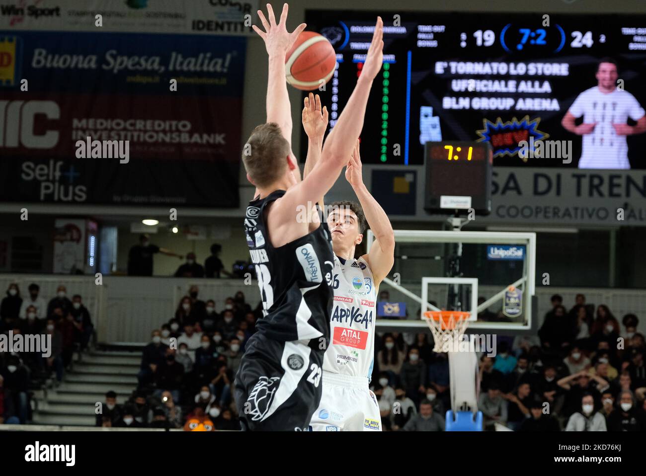 Suspension tournée par Alessandro Zanelli - Happy Casa Brindisi pendant le championnat italien de basket-ball A série Dolomiti Energia Trentino vs Happy Casa Brindisi sur 09 avril 2022 à l'arène du groupe BLM à Trento, Italie (photo par Roberto Tommasini/LiveMedia/NurPhoto) Banque D'Images