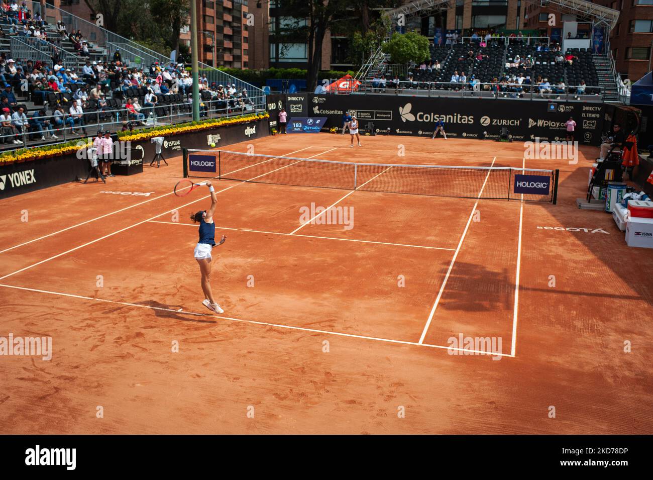 German Tatjana Maria joue pendant le match de demi-finale contre Kamila Rajimova russe au Copa Colsanitas du tournoi de la WTA à Bogota, Colombie, 9 avril 2022. Tatjana Maria d'Allemagne jouera contre le brésilien Laura Pigossi dans la finale. (Photo par Sebastian Barros/NurPhoto) Banque D'Images