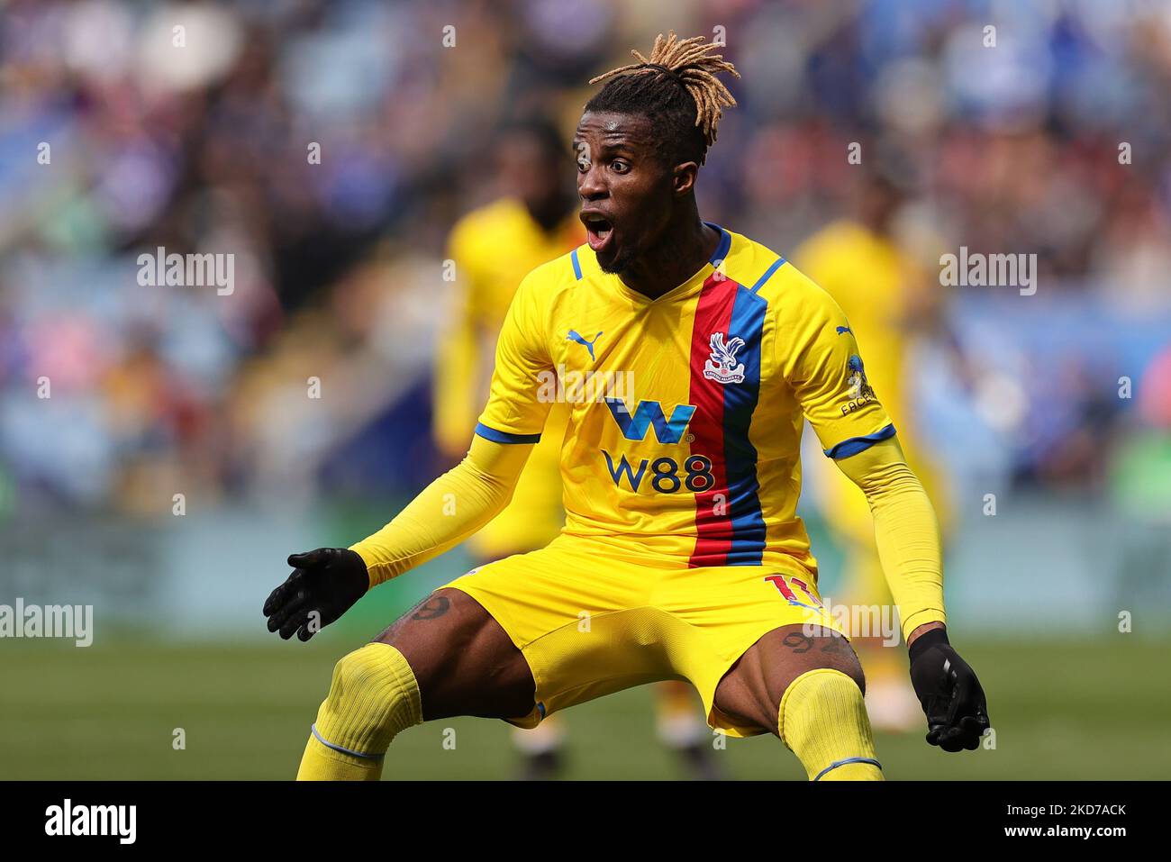 Wilfried Zaha de Crystal Palace réagit lors du match de la Premier League entre Leicester City et Crystal Palace au King Power Stadium, Leicester, le dimanche 10th avril 2022. (Photo de James HolyOak/MI News/NurPhoto) Banque D'Images