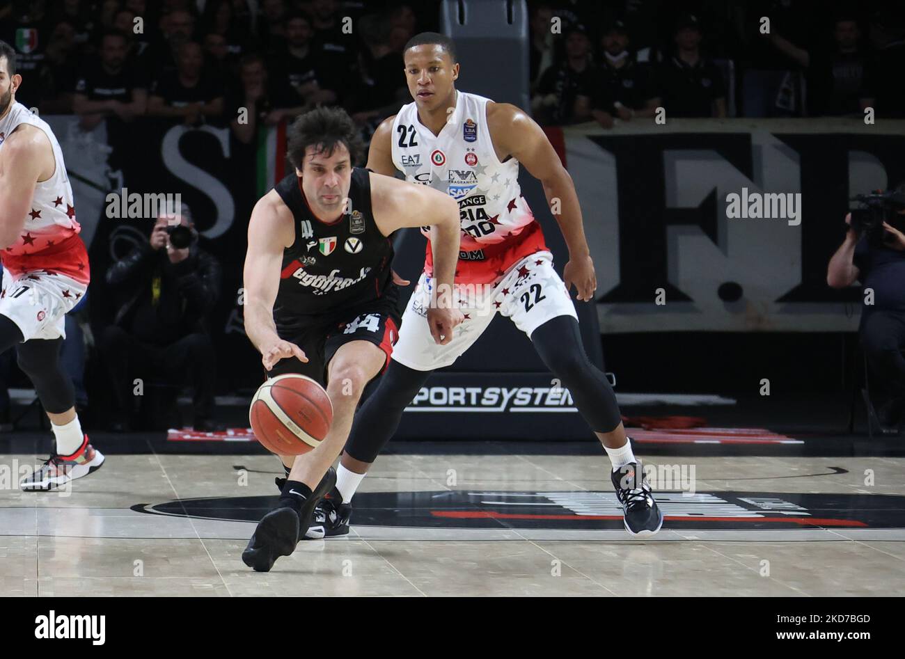 Milos Teodosic (Segafredo Virtus Bologna) pendant la série A1 championnat italien de basket-ball LBA match Segafredo Virtus Bologna vs. Échange AIX-Armani Olimpia Milano à l'aréna Segafredo , à Bologne, sur 10 avril 2022. (Photo de Michele Nucci/LiveMedia/NurPhoto) Banque D'Images