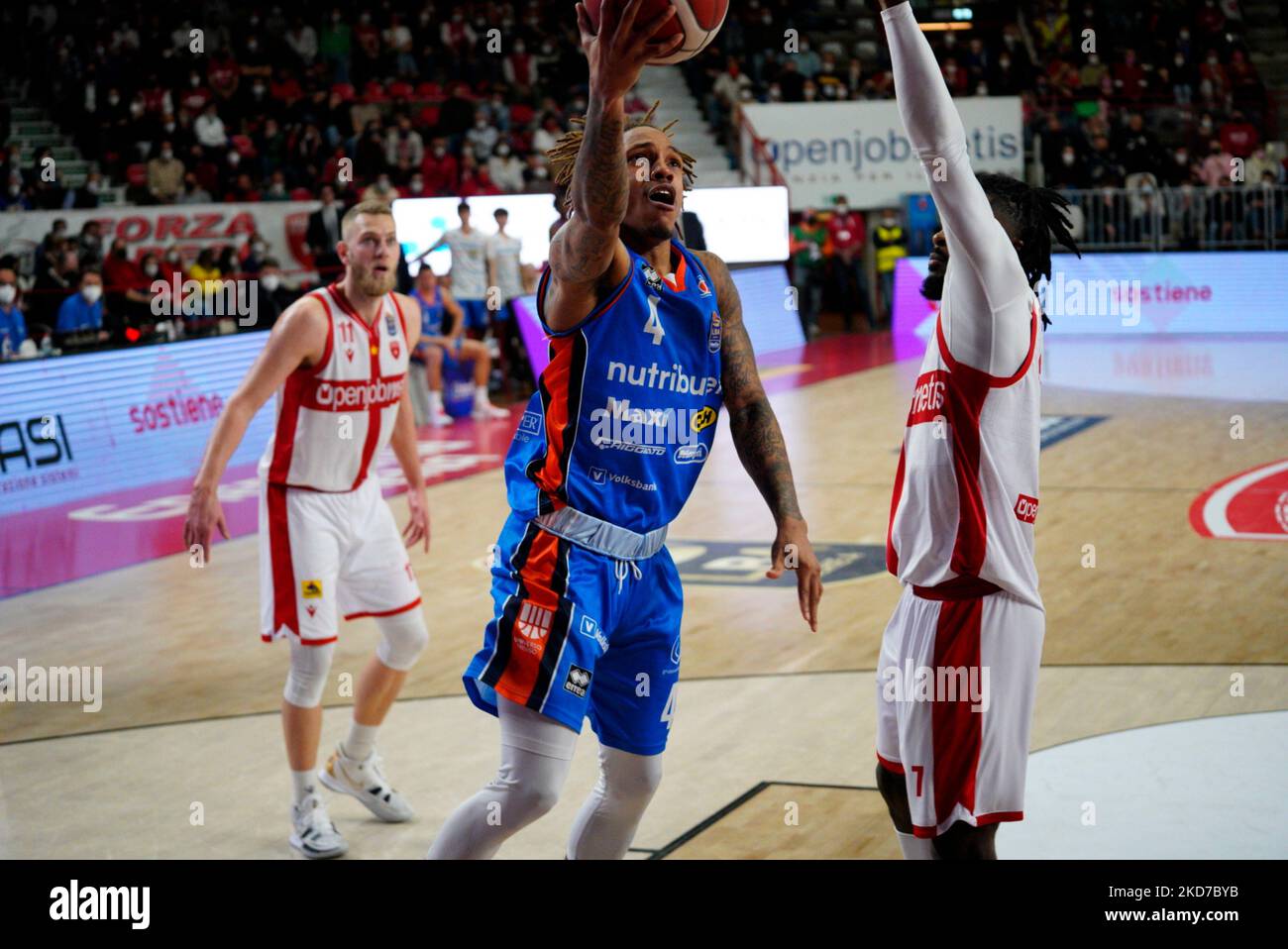 Russell Shoot pendant le basketball italien Un championnat de série Openjobmestis Varèse vs Nutribullet Trévise Panier sur 10 avril 2022 à l'arène Enerxenia à Varèse, Italie (photo par Alessandro Negrini/LiveMedia/NurPhoto) Banque D'Images