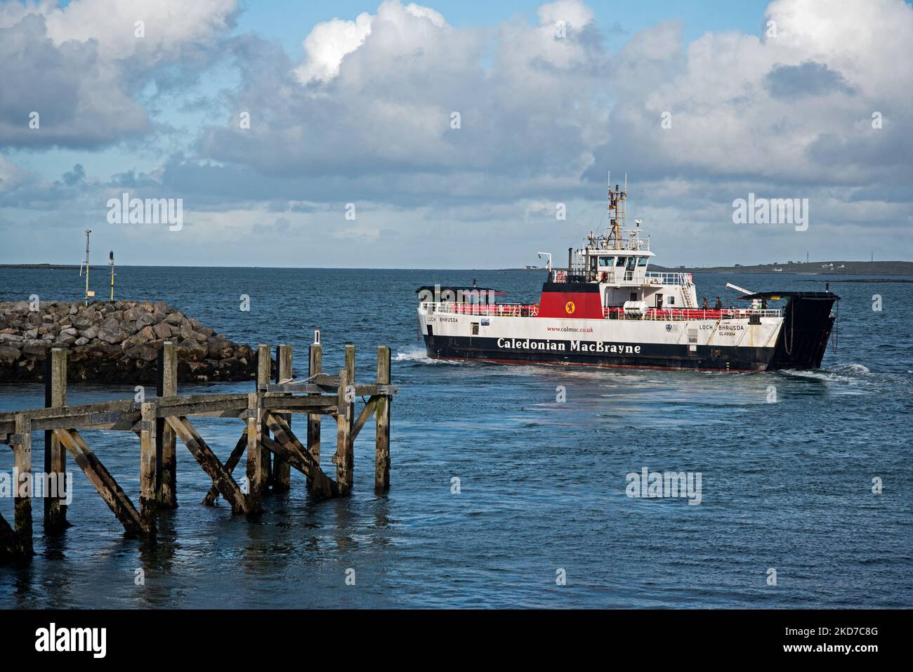 Caledonian MacBrayne, Barra à Eriskay Calmac ferry, MV Loch Bhrusda au départ d'Eriskay dans les Hébrides extérieures, Écosse, Royaume-Uni. Banque D'Images