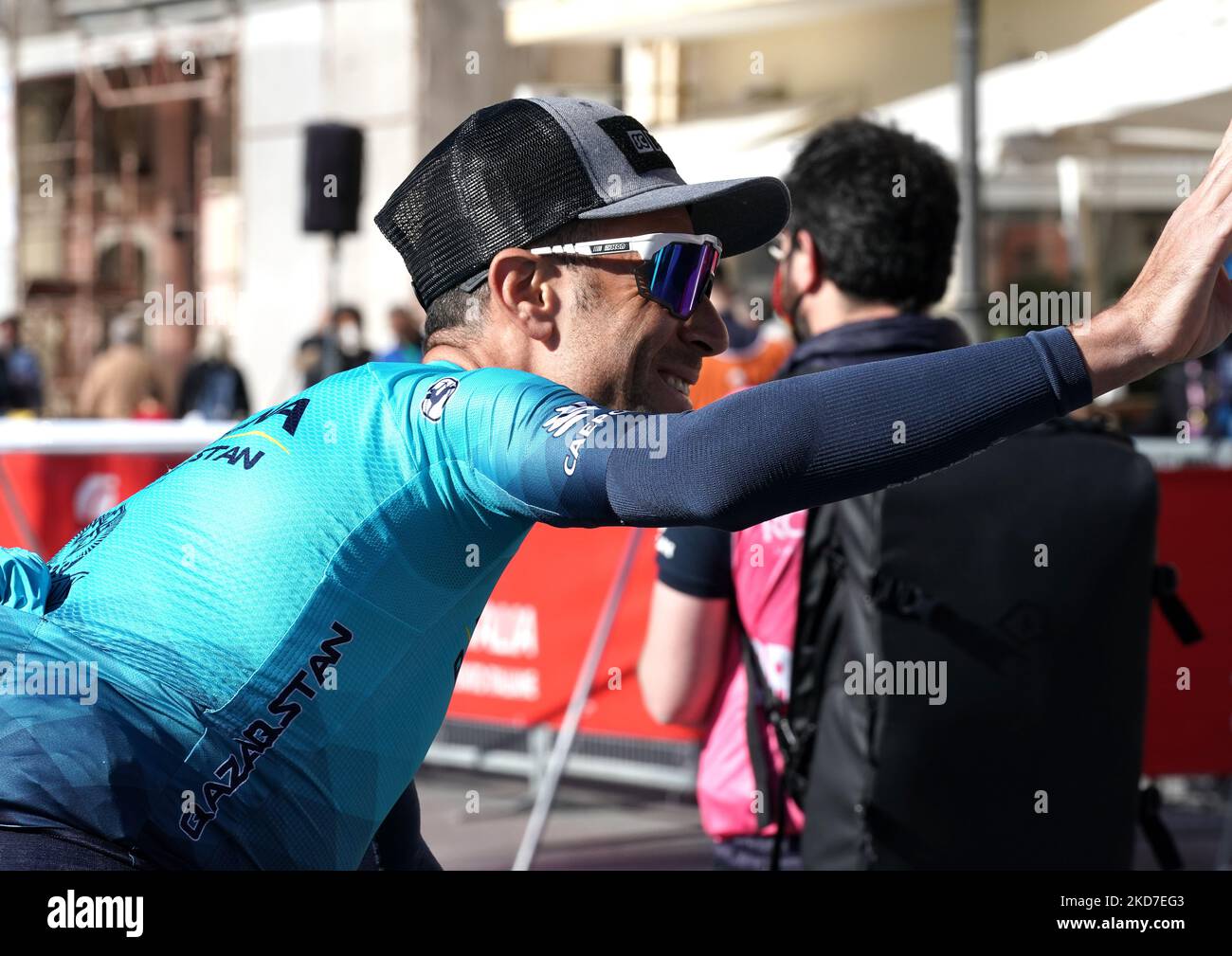 Vincenzo Nibali de l'équipe d'Astana au début de la ''Giro di Sicilia''  2022, à Milazzo (ME), sur 12 avril 2022. (Photo de Gabriele  Maricchiolo/NurPhoto Photo Stock - Alamy