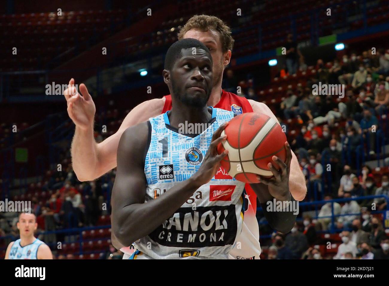 Pape Malik dime (Vanoli Cremona) pendant le championnat italien de basket-ball A Serie échange AX Armani Milan contre Vanoli Cremona sur 13 avril 2022 au Forum Mediolanum à Milan, Italie (photo de Savino Paolella/LiveMedia/NurPhoto) Banque D'Images