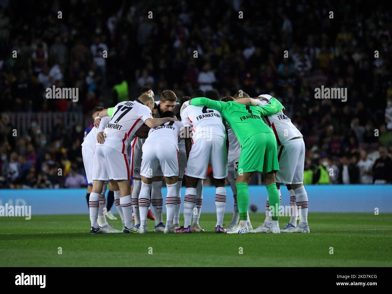L'équipe Eintracht pendant le match entre le FC Barcelone et Eintracht Frankfurt, correspondant à la première partie de la finale du quart de finale de l'UEFA Europa League, a joué au Camp Nou Stadium, à Barcelone, le 14th avril 2022. -- (photo par Urbanandsport/NurPhoto) Banque D'Images