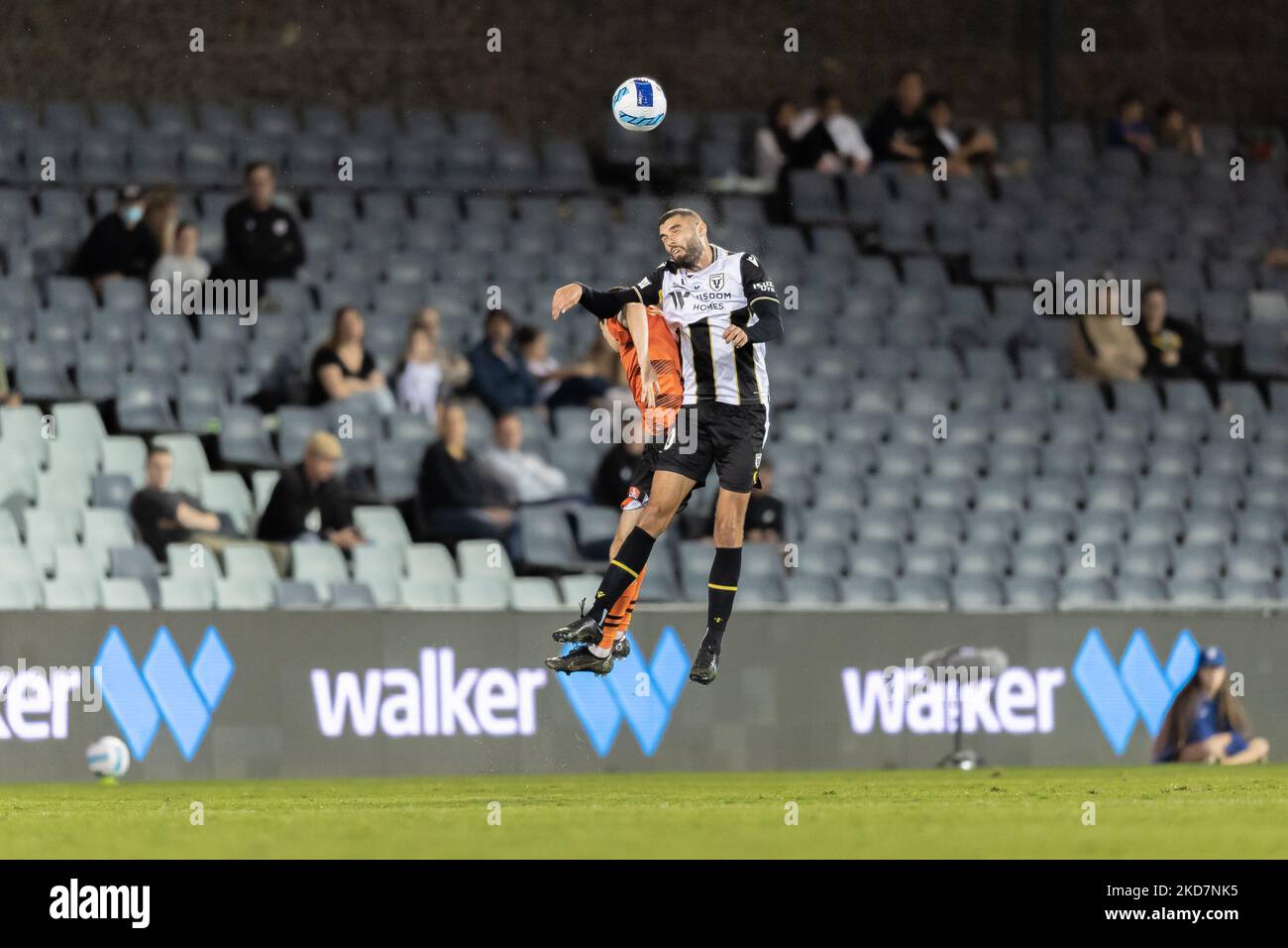 Tomislav USKOK, de The Bulls, tente d'obtenir un titre lors du match Des hommes De La Ligue A entre le FC MacArthur et le roar de Brisbane au stade de Campbelltown Sports, le 15 avril 2022, à Sydney, en Australie. Banque D'Images