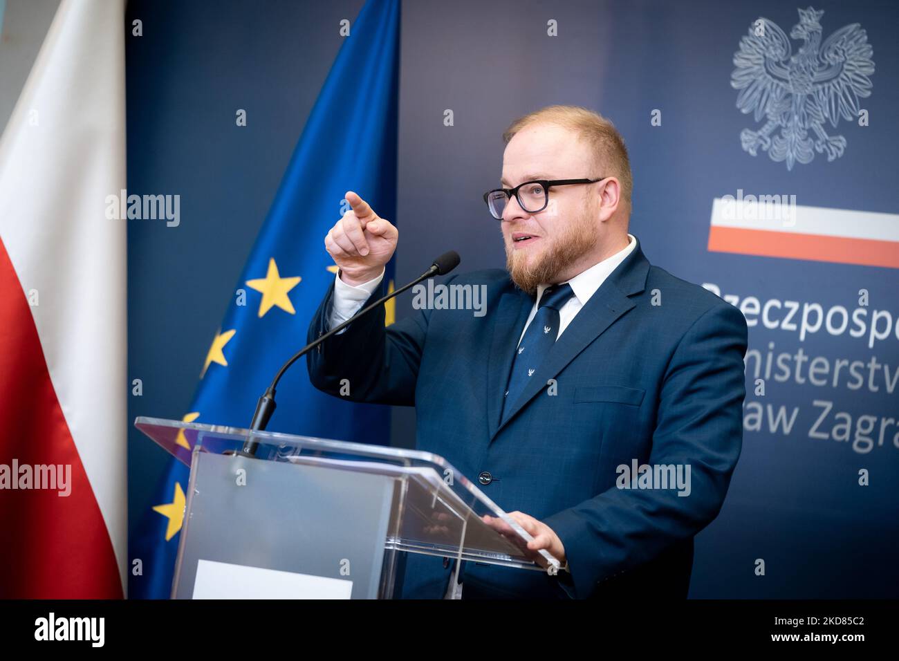 Conférence de presse de Lukasz Jasina, porte-parole du Ministère des Affaires étrangères, à Varsovie (Pologne) sur le 21 avril 2022 (photo de Mateusz Wlodarczyk/NurPhoto) Banque D'Images