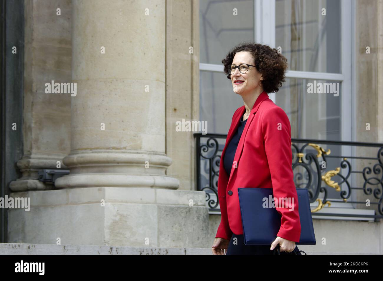 Le Premier ministre français du logement Emmanuelle Wargon arrive à la première réunion hebdomadaire du cabinet au palais de l'Elysée après l'élection présidentielle - 28 avril 2022, Paris (photo de Daniel Pier/NurPhoto) Banque D'Images