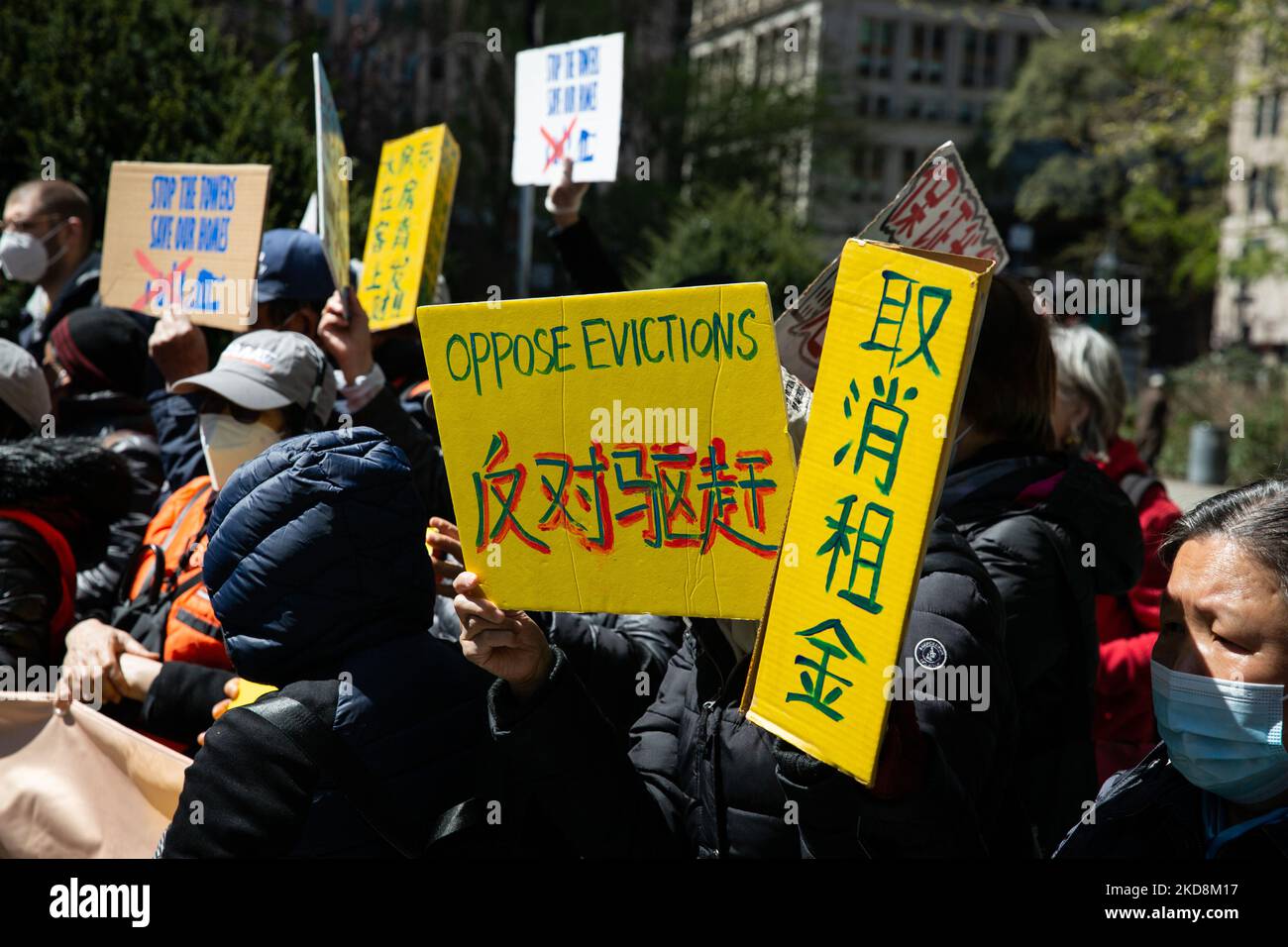 Une coalition pour des loyers équitables s'est rassemblée à l'hôtel de ville de 28 avril 2022, en opposition au maire Eric Adams, qui a proposé des augmentations massives des loyers stabilisés par les locataires. (Photo de Karla Ann Cote/NurPhoto) Banque D'Images