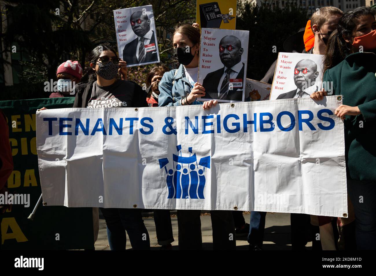 Une coalition pour des loyers équitables s'est rassemblée à l'hôtel de ville de 28 avril 2022, en opposition au maire Eric Adams, qui a proposé des augmentations massives des loyers stabilisés par les locataires. (Photo de Karla Ann Cote/NurPhoto) Banque D'Images