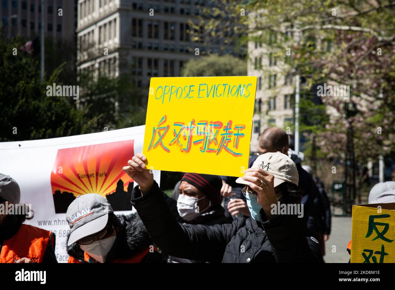 Une coalition pour des loyers équitables s'est rassemblée à l'hôtel de ville de 28 avril 2022, en opposition au maire Eric Adams, qui a proposé des augmentations massives des loyers stabilisés par les locataires. (Photo de Karla Ann Cote/NurPhoto) Banque D'Images