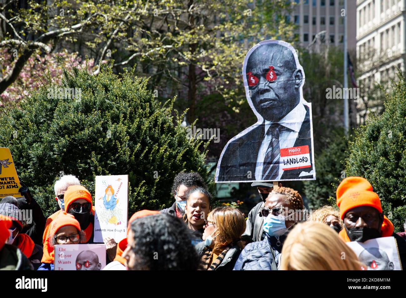Une coalition pour des loyers équitables s'est rassemblée à l'hôtel de ville de 28 avril 2022, en opposition au maire Eric Adams, qui a proposé des augmentations massives des loyers stabilisés par les locataires. (Photo de Karla Ann Cote/NurPhoto) Banque D'Images