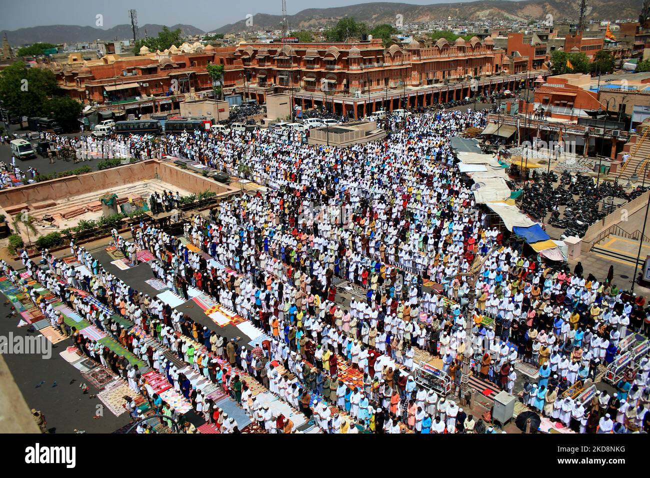 Les dévotés musulmans proposent des prières le dernier vendredi du mois Saint du Ramadan, à Jama Masjid , à Jaipur, Rajasthan, Inde, le vendredi, 29 avril, 2022. (Photo de Vishal Bhatnagar/NurPhoto) Banque D'Images