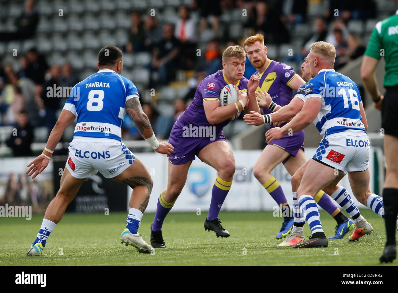 Connor Bailey, de Newcastle Thunder, entre en contact lors du match DE championnat BETFRED entre Newcastle Thunder et Halifax Panthers à Kingston Park, Newcastle, le samedi 30th avril 2022. ( (Photo de Chris Lishman/MI News/NurPhoto) Banque D'Images