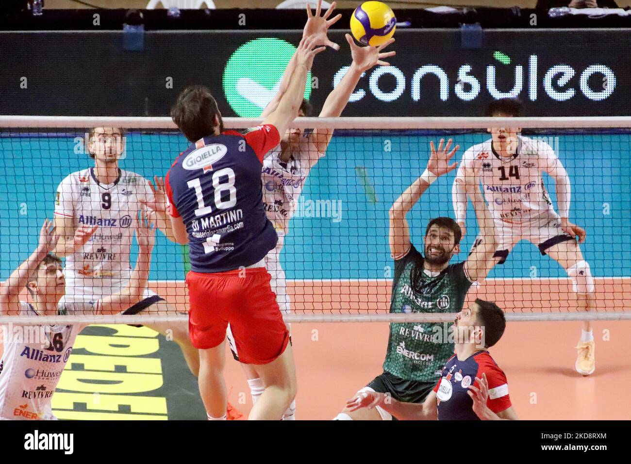 Gabriele Di Martino Prisma Taranto. Pendant le volley-ball Italien Serie A Men SuperLeague Championship jouer 5th place - Gioiella Prisma Taranto vs Allianz Milano sur 30 avril 2022 au PalaMazzola à Taranto, Italie (photo de Giuseppe Leva/LiveMedia/NurPhoto) Banque D'Images